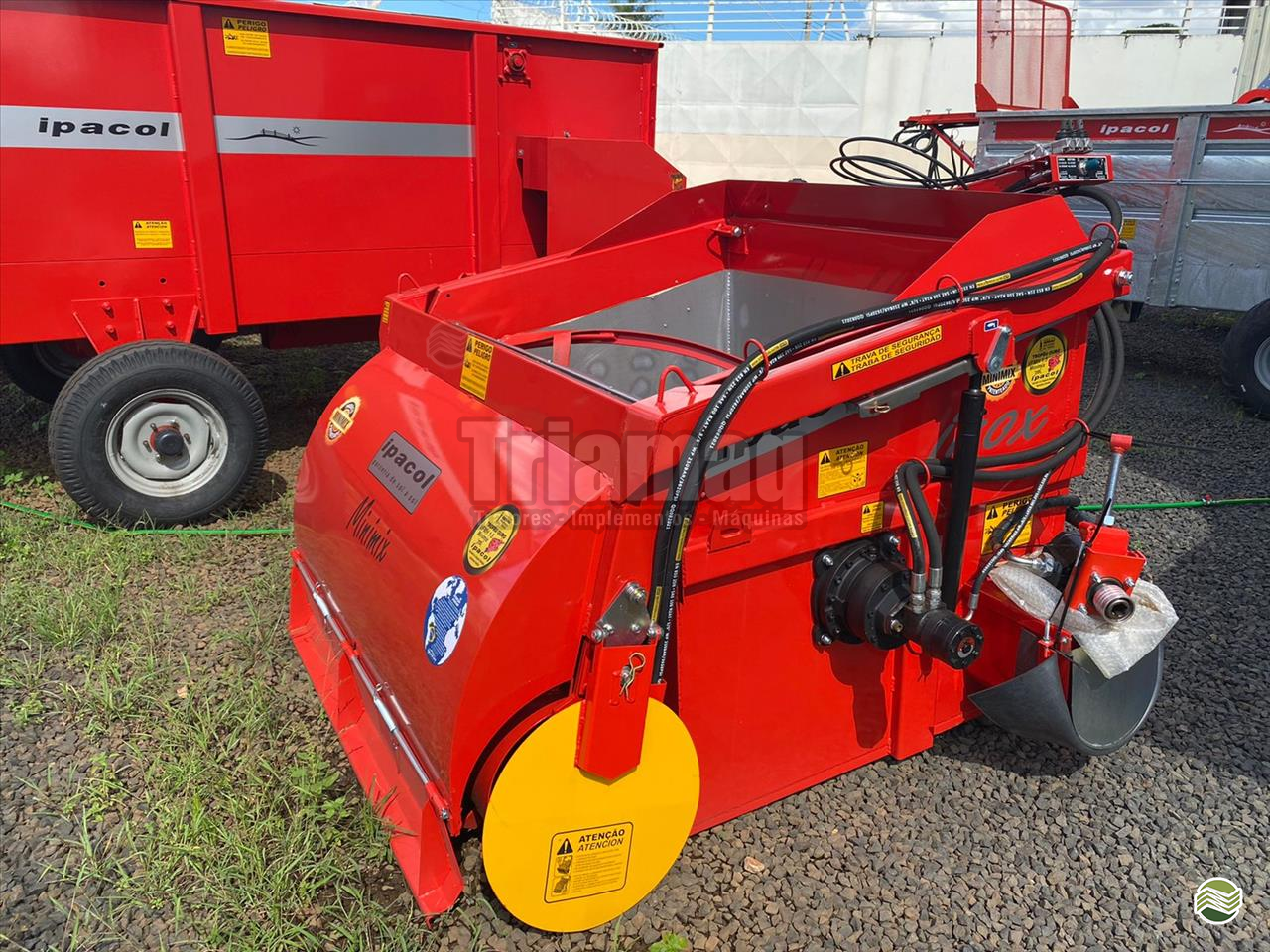 IMPLEMENTOS AGRICOLAS VAGAO FORRAGEIRO VAGÃO FORRAGEIRO Triamaq Tratores UBERLANDIA MINAS GERAIS MG
